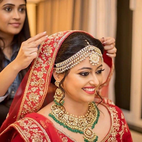Punjabi bridal makeup and hairdo: Step-by-step guide to get the perfect  traditional Punjabi bride look | India.com